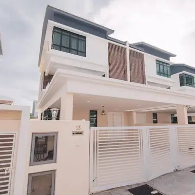 Luxury 3-sty semi-D 5BR 5Bath@Batu Ferringhi 15ppl