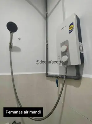 a bathroom with a water hose hooked up to an air meter at Deena's Cottage Homestay Kulim Hitech Hospital Kulim, Three bedrooms Single Storey Terrace House in Kulim