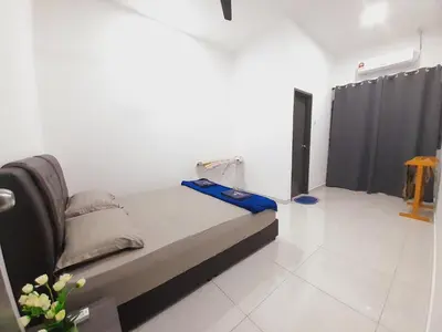 a small room with a bed in a room at Afna Home stay in Kuala Lipis