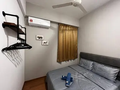 a bedroom with a bed and a ceiling fan at Ipoh Cozy Modern Suite 6-7pax @ Adson's Home in Ipoh