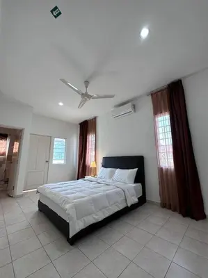 a bedroom with a bed in a room with windows at Ipoh Luxury Spacious Corner Home in Ipoh