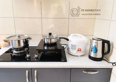 a stove top with two pots and a toaster on it at FE Cozy Cameron Homestay Family 8 pax 3BR Palas Horizon Brinchang \u91d1\u9a6c\u4f26\u6c11\u5bbf 8\u4eba3\u623f in Brinchang