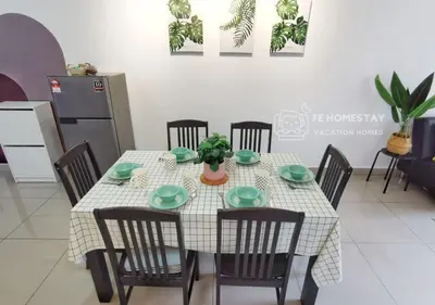 a dining room table with chairs and a white table cloth at FE Cozy Cameron Homestay Family 8 pax 3BR Palas Horizon Brinchang \u91d1\u9a6c\u4f26\u6c11\u5bbf 8\u4eba3\u623f in Brinchang