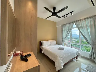 a bedroom with a bed and a ceiling fan at Ipoh Town - Majestic Cozy Deluxe Homestay in Ipoh