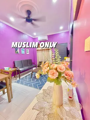 a vase of flowers on a table in a living room at AISY HOMESTAY - Rumah 2 atau 3 in Kampong Tanjong Karang