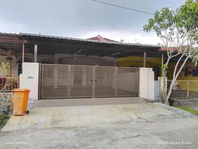 a house with a gate in front of it at Homestay Abdul Kalam in Kalumpang