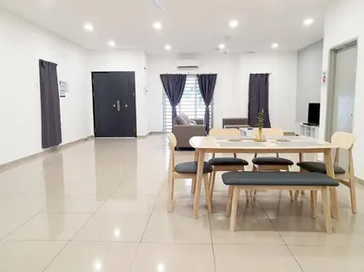 a dining room with a table and chairs at JOVIAL COZY&STYLISH 2STORYHOUSE 4ROOM@BMJURU in Bukit Mertajam