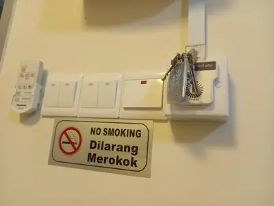 a no smoking sign and a no smoking sign on a wall at Rumah Singgah Bagan Serai Perak in Bagan Serai