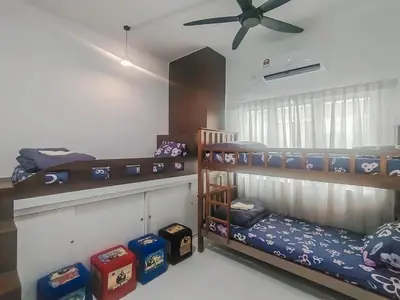 a room with two bunk beds and a ceiling at Samudera Seri Manjung Residences by Manhattan Group in Kampong Pundut