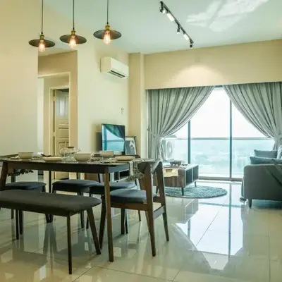 Cosy City-View Suite in Town