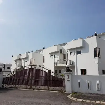 White House Homestay