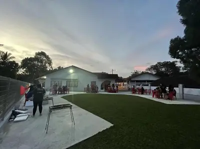a group of people sitting outside of a building at Kiri Kanan Bukit Homestay Kuala Kubu Bahru \u5de6\u6797\u53f3\u820d in Kuala Kubu Baharu