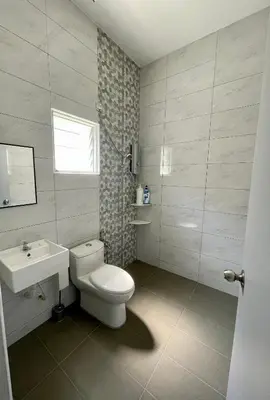 a bathroom with a white toilet and a sink at Kiri Kanan Bukit Homestay Kuala Kubu Bahru \u5de6\u6797\u53f3\u820d in Kuala Kubu Baharu