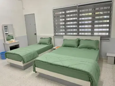 two green beds in a room with a window at Kiri Kanan Bukit Homestay Kuala Kubu Bahru \u5de6\u6797\u53f3\u820d in Kuala Kubu Baharu