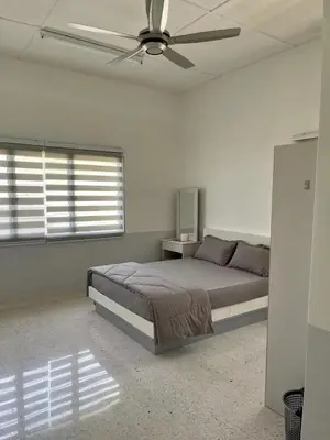 a bedroom with a bed and a ceiling fan at Kiri Kanan Bukit Homestay Kuala Kubu Bahru \u5de6\u6797\u53f3\u820d in Kuala Kubu Baharu
