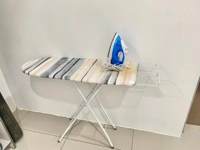 a table with a blue bird sitting on top of it at Rumah Inap Che'Gu Baha in Teluk Intan