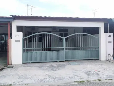 a garage with a green gate in a house at Homestay Taman Mas, Kg Koh in Sitiawan
