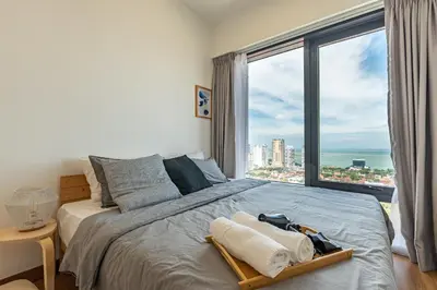 a bedroom with a large bed with a large window at Momento Stay Georgetown 10pax \u4e54\u6cbb\u5e02\u4e2d\u5fc3-\u6d77\u666f\u623fSeaview Room in George Town