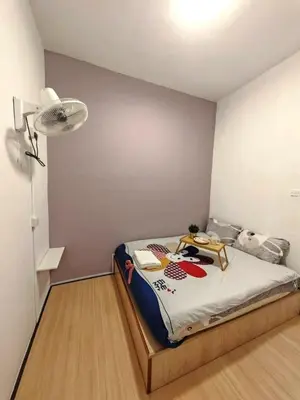 a bedroom with a bed and a lamp in it at GWarmStay@GoldenHillsNightMarket in Brinchang