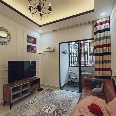 WHITE ON HOMESTAY CAMERON BY ICOLOR