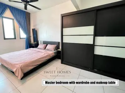 a bedroom with a large bed and a large closet at Catty Suite Prai • 3BR • 2Carparks@6mins PG Bridge in Perai