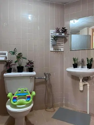 a bathroom with a frog on the toilet and a sink at EE's Sunset House - Homestay 3 min walk to beach in Batu Ferringhi