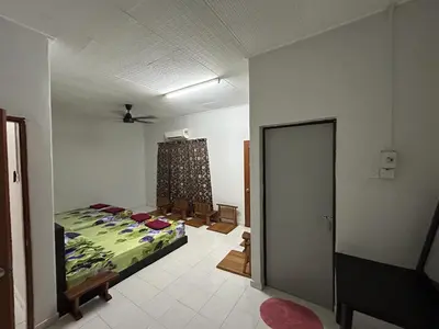a bedroom with a bed in the middle of a room at Muhibbah Homestay in Sungai Siput