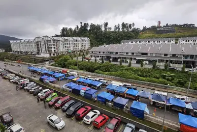 a parking lot with a bunch of cars and buildings at G Residence - 2R2B Barrington Night Market (2) in Brinchang