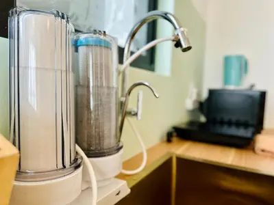 a blender sitting on top of a kitchen counter at Urban Suites Homestay WL COSY in Jelutong