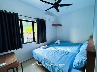 a bedroom with a bed and a ceiling fan at Haven Homestay\u6676\u6676\u5c4b (Brand New Homestay!) in Kampong Sungai Udang