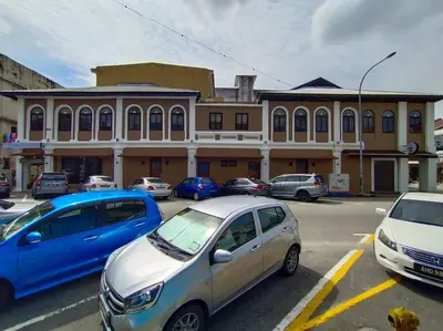 a group of cars parked in a parking lot in front of a building at Ipoh Old Town Heritage Family Suite-6R4B -12-16pax in Ipoh