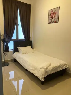 a bedroom with a bed with white sheets and a window at SmileHome - Palas Horizon Residence 3R2B Apartment in Brinchang