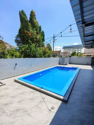 a large blue swimming pool sitting next to a wall at Ocean Private Pool Homestay Ipoh \u6d77\u6d0b\u98ce\u60c5\u6cf3\u6c60\u6c11\u5bbf 14px\uff08Wellsonhome\uff09 in Ipoh