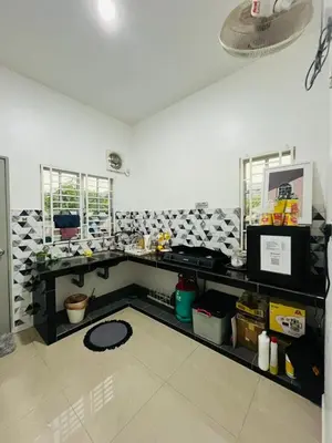 a room with a desk with a counter top at Manong Kuala Kangsar Homestay Chegu Wok in Manong