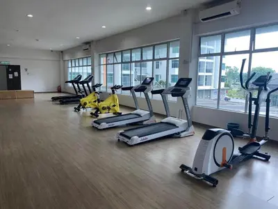 a gym with a bunch of treadmills and elliptical machines at Meru Ipoh Residence Wifi+Pool (Muslim) in Bandar Meru Raya