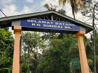 a sign that reads seamandain dancing ksg surgical bill at Slim Village Palm House - 2 rooms, 8 beds, 8 persons in Slim River