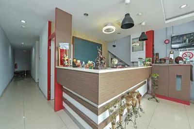 a lobby with a bar in a restaurant at Hotel O M Three Hotel in Kampong Batu Tiga