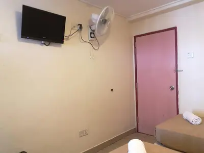 a room with a pink door and a fan at Hotel BB Inn @ Cameron in Cameron Highlands