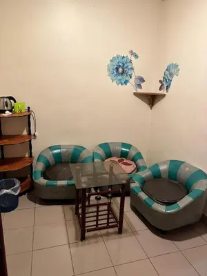 a living room with two chairs and a table at Hotel BB Inn @ Cameron in Cameron Highlands