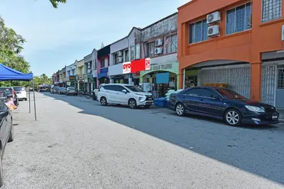 a row of cars parked on the side of a street at OYO 89960 Manjung Inn Hotel in Seri Manjung