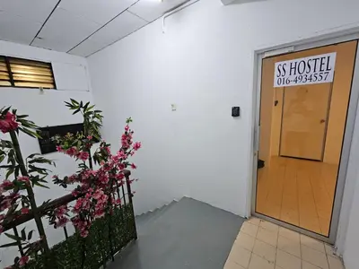 a hallway with a sign that reads us hospital mule physician at SS HOSTEL PENANG in George Town