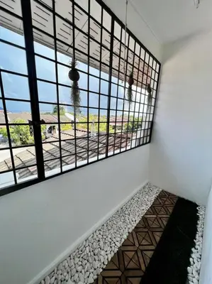 a room with a window with a view of a train at Sarah homestay Muslim Permatang Pauh in Permatang Pauh