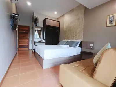 a hotel room with a bed and a couch at Lung Tok Entreprise \u8336\u9986\u6c11\u5bbf in Bukit Mertajam