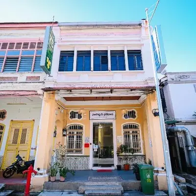 Swing & Pillows - 75 Chulia St