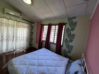 a bedroom with a bed and a window at Wan Homestay Kulim Hi-Tech Mslliim only in Kulim