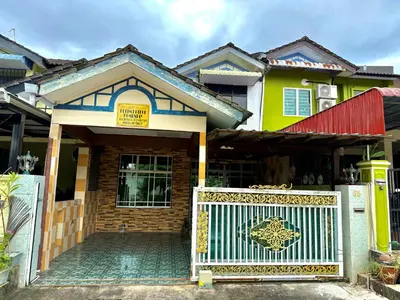 a house with a gate in front of it at Wan Homestay Kulim Hi-Tech Mslliim only in Kulim