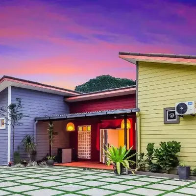 Hidden 4BR Cottage House Retreats (Free Parking)