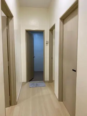 an empty hallway with two doors and a rug at Sekinchan 2008 Homestay \u60a6\u5ba2 \u6cd5\u5f0f\u5976\u6cb9\u98ce\u6c11\u5bbf in Sekincan