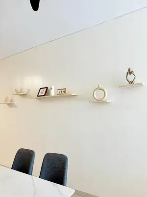 a meeting room with a table and chairs at Sekinchan 2008 Homestay \u60a6\u5ba2 \u6cd5\u5f0f\u5976\u6cb9\u98ce\u6c11\u5bbf in Sekincan