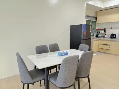 a conference room with a white table and chairs at Sekinchan 2008 Homestay \u60a6\u5ba2 \u6cd5\u5f0f\u5976\u6cb9\u98ce\u6c11\u5bbf in Sekincan